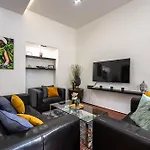 Spacious Elegant At The Old Town Square Apartman