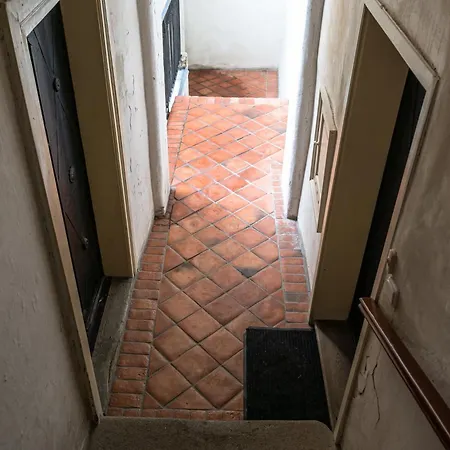 Spacious Elegant At The Old Town Square *
