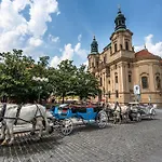 Apartament Spacious Elegant At The Old Town Square *
