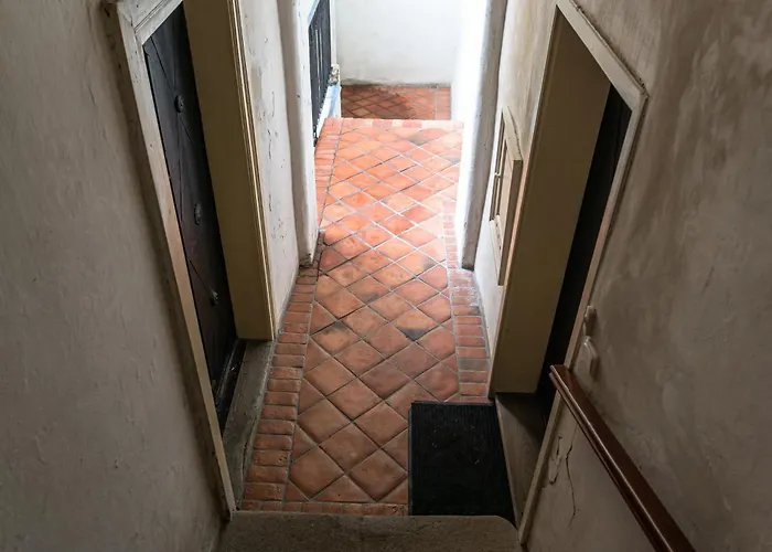 Spacious Elegant At The Old Town Square *