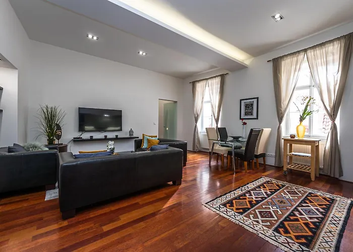 Spacious Elegant At The Old Town Square Appartamento *