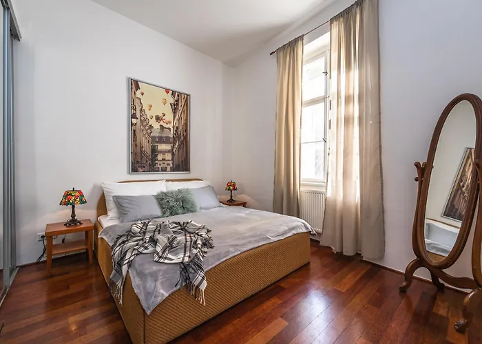 Spacious Elegant At The Old Town Square Lejlighed