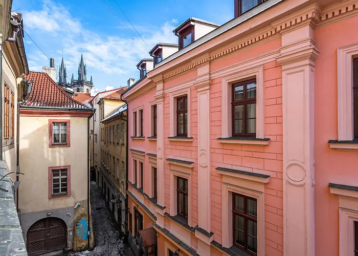 Spacious Elegant At The Old Town Square *